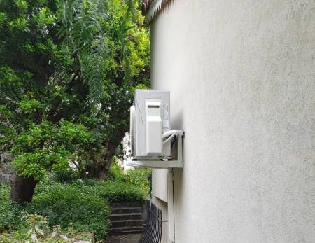 Installation d&#8217;une pompe à chaleur HITACHI Combi avec eau chaude sanitaire sur Cagnes sur Mer