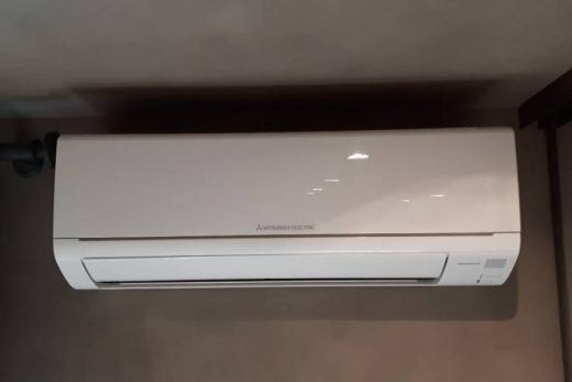 Pose d’une clim mono split HEIWA dans un appartement au 5ème étage Bd de la Californie à Nice