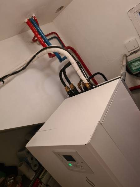 Vente&#x20;et&#x20;pose&#x20;de&#x20;pompe&#x20;&#x00E0;&#x20;chaleur&#x20;air&#x20;eau&#x20;HITACHI&#x20;YUTAKI&#x20;S80&#x20;Combi&#x20;&#x00E0;&#x20;Saint&#x20;Jeannet